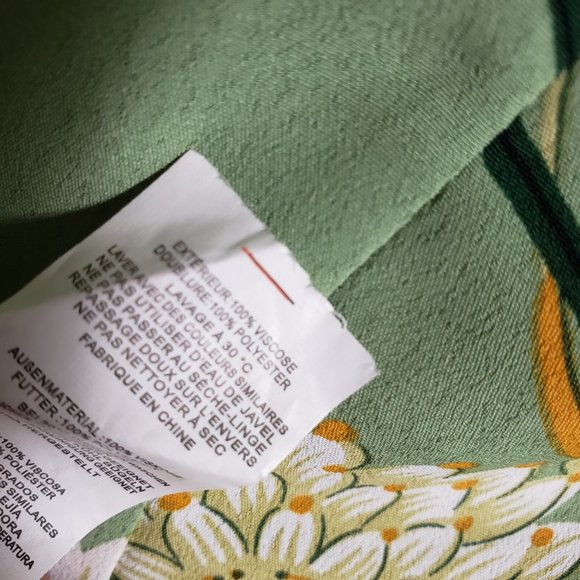 Pretty Little Thing Women's size 4 Green Floral Short Dress - Gently Used - Picture 2 of 4